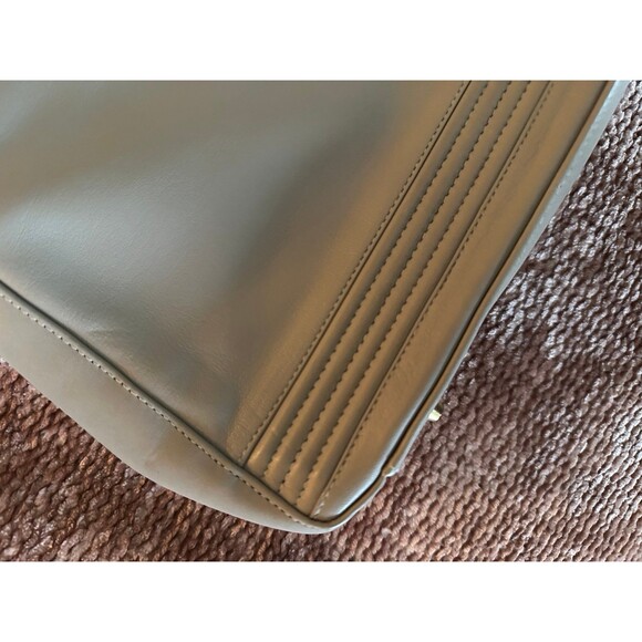 Vintage mint condition Perlina New York genuine leather handbag gold detailing - Picture 9 of 10